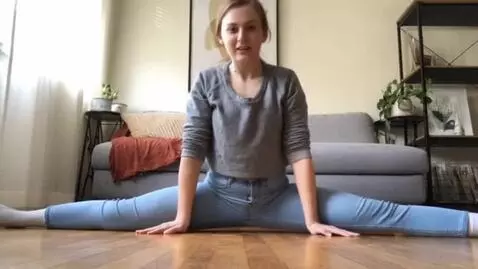 AI Video from prompt: doing splits in skinny jeans