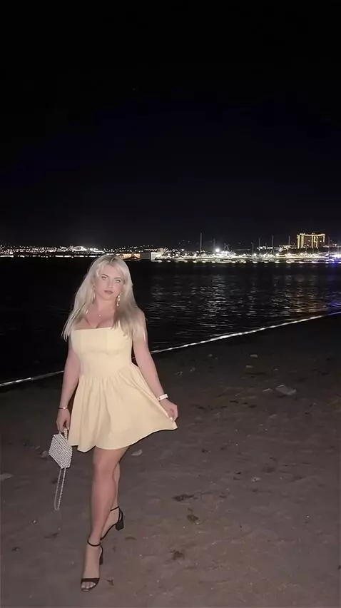 AI Video from prompt: Goes to the camera