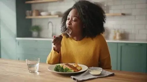 AI Video from prompt: a black woman eating food and
