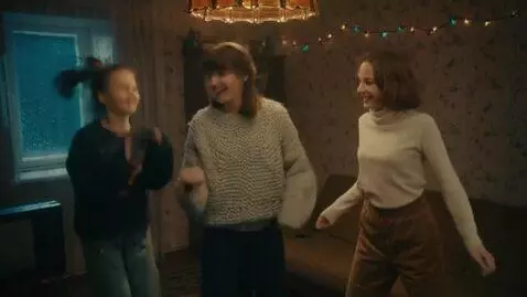 AI Video from prompt: Anya Pustyreva, a 33-year-old pretty Russian wom