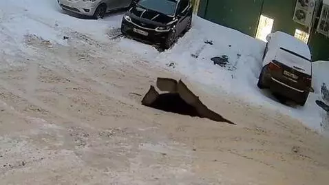 AI Video from prompt: Cracks appear in the ground under the cars and t