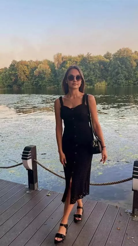 AI Video from prompt: she walks slowly towards the camera