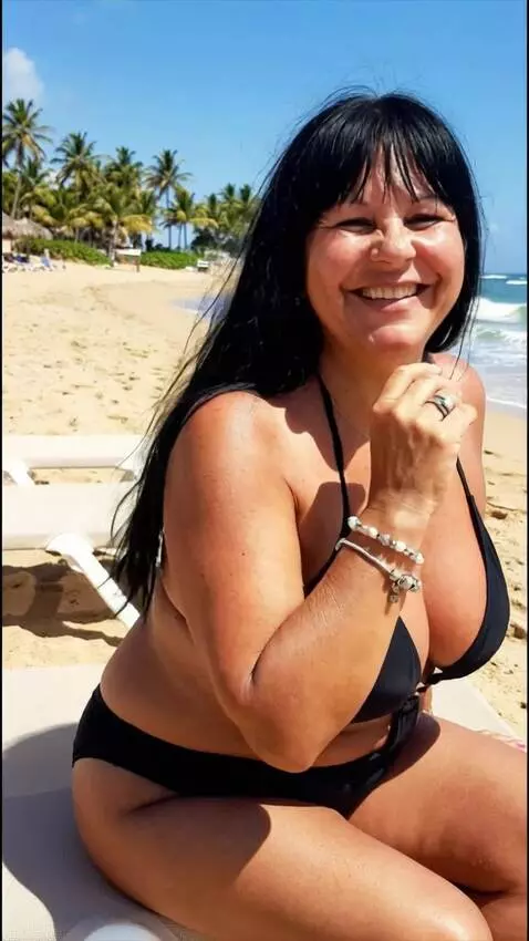 AI Video from prompt: The woman stands up and smile