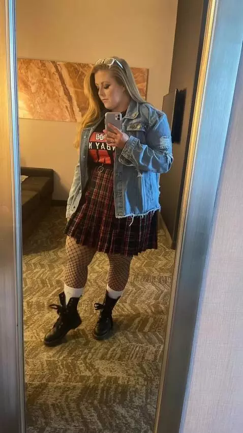 AI Video from prompt: Take Off Shoes And Socks And Show Feet