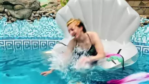 AI Video from prompt: The mermaid dives into the water, causing splash