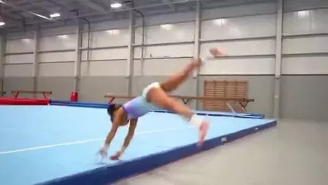 AI Video from prompt: A girl doing gymnastcs