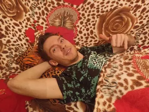 AI Video from prompt: This man tranform to mutant