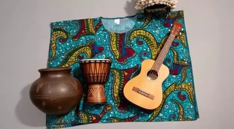 AI Video from prompt: everything floating and is seen being held by a 