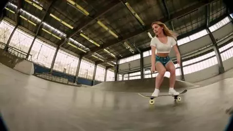 AI Video from prompt: *** VISUAL PROMPT ***Cinematic low-angle dynamic