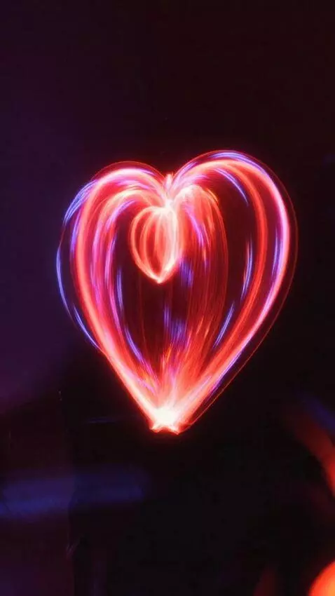 AI Video from prompt: Heart spins giving a beautiful, mesmerising site