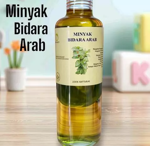 AI Video from prompt: A cinematic and realistic herbal extraction proc