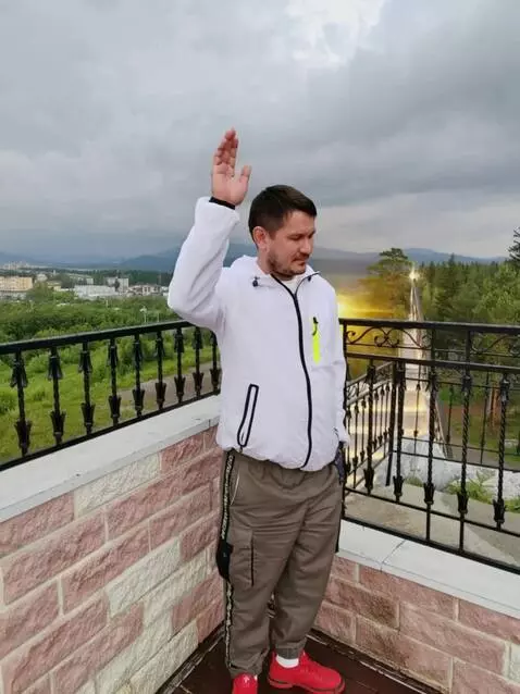 AI Video from prompt: Bring an old photograph of a person in military 