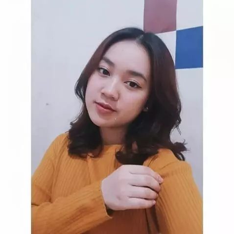 AI Video from prompt: A beautiful beautiful woman is undressing, CLOS 