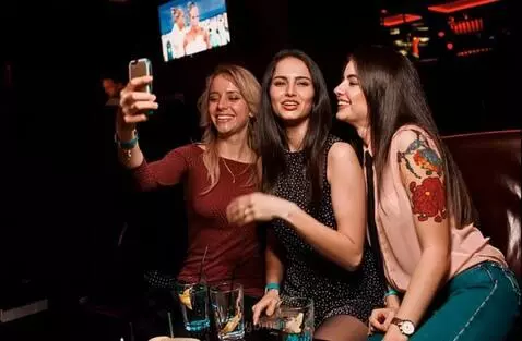 AI Video from prompt: The girl in the middle, wearing a black dress, l