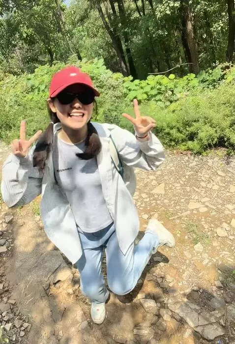 AI Video from prompt: She was wearing flesh-colored open-crotch leggin