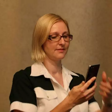 AI Video from prompt: The camera moves back showing the woman in full 