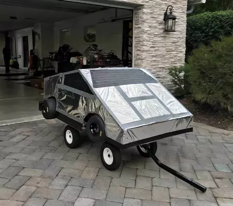 AI Video from prompt: Ultra realistic video of this car at a drive in 