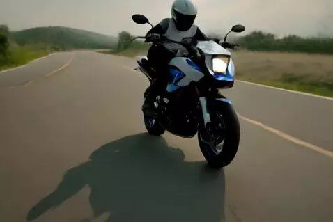AI Video from prompt: Kawasaki, Moto, Motorbike, Asphalt, Viking