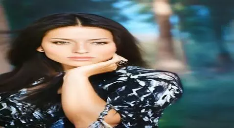 AI Video from prompt: The image is a portrait of a young woman with lo