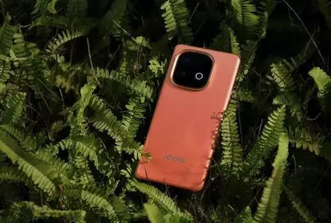 AI Video from prompt: phone lying on a grass