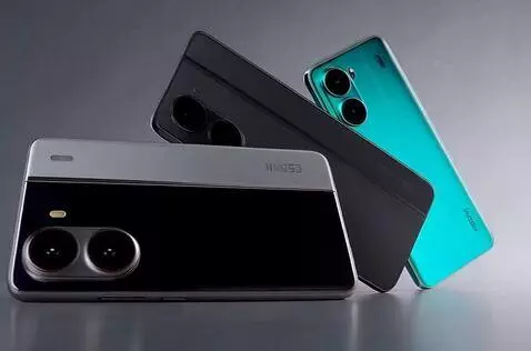AI Video from prompt: Camera rotation around phone.
Maximum realism