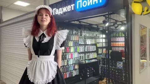 AI Video from prompt: A short girl, 20 years old, with red hair and dr