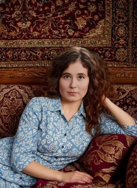 AI Video from prompt: Head and hand movement.