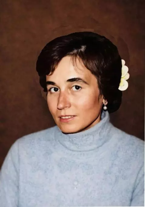 AI Video from prompt: Generate a video of a girl's head movement based