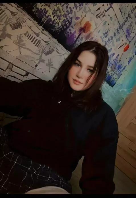 AI Video from prompt: Spreads her legs