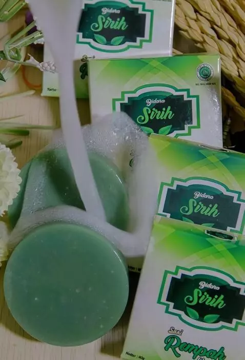 AI Video from prompt: A cinematic and natural product video of a Bidar