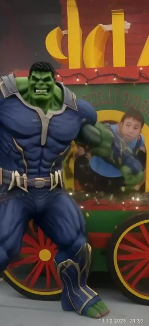 AI Video from prompt: I become the Hulk and defeat Thanos in a fight.