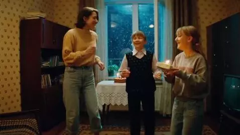 AI Video from prompt: Anya Pustyreva, a 33-year-old pretty Russian wom