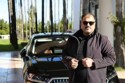 AI Video from prompt: A lone man stands on the edge of a high mountain