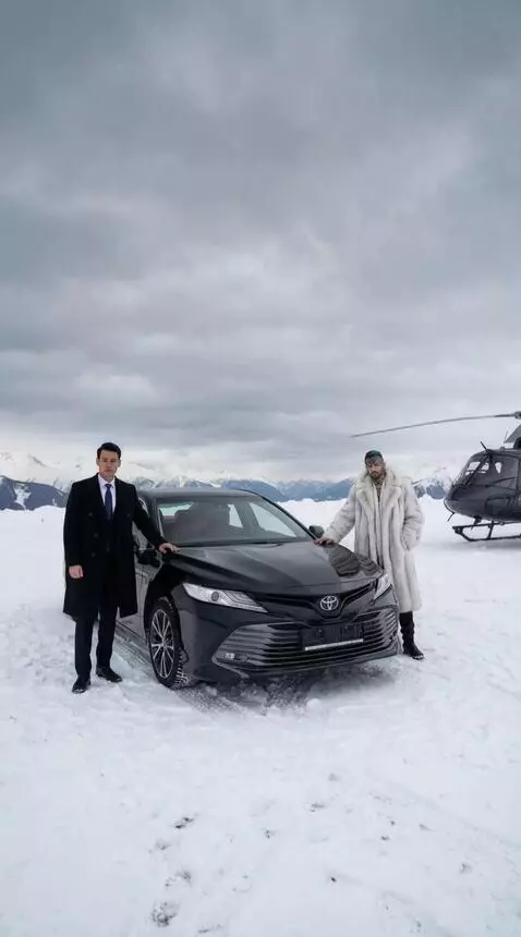 AI Video from prompt: The camera slowly moves in a leftward orbit with