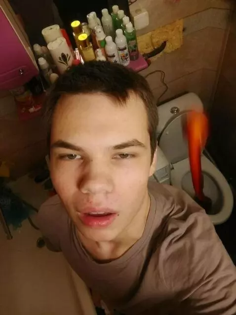 AI Video from prompt: Bring this photo to life in the toilet bowl, the