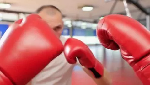 AI Video from prompt: reate a dynamic first-person POV video of a boxe