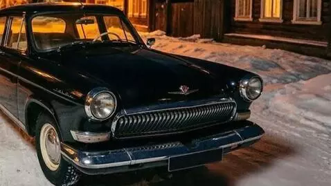 AI Video from prompt: Panorama from left to right from the close-up of