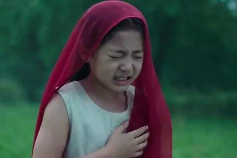 AI Video from prompt: the girl cringes in pain, a red veil flutters in