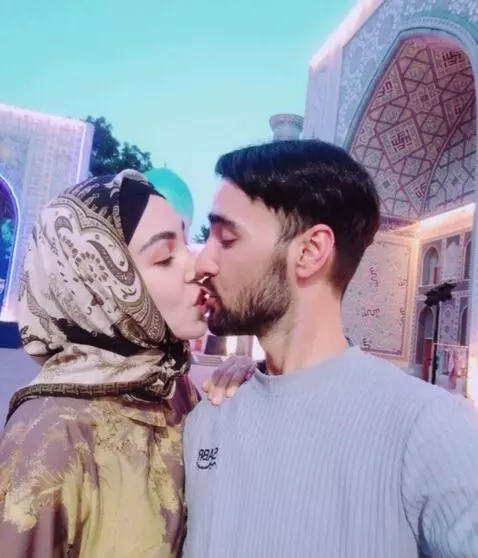 AI Video from prompt: Let them kiss and become king and queen.