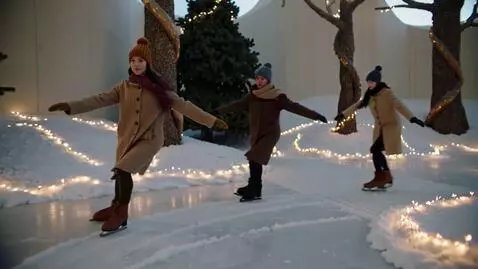 AI Video from prompt: A cinematic, dynamic shot of people in stylish w