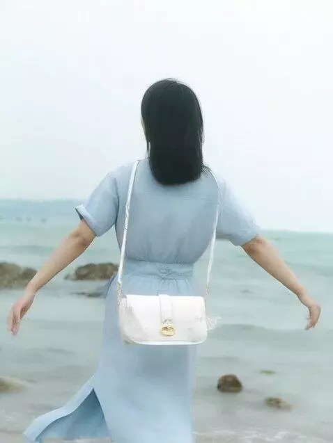 AI Video from prompt: sexy dancing