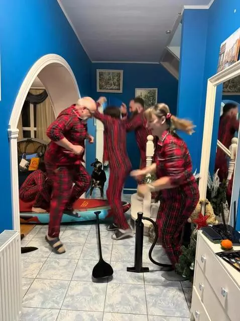 AI Video from prompt: The man on the photo hits the floor with the vis