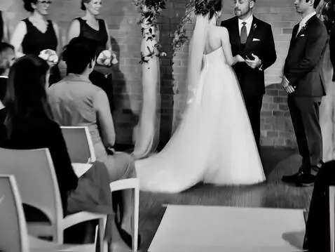 AI Video from prompt: The bride, standing at the altar, changes her mi