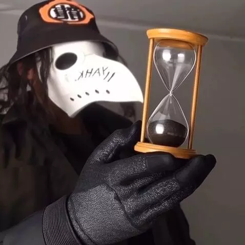 AI Video from prompt: While the character maintains the same pose, rem