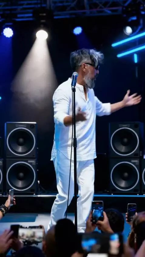 AI Video from prompt: Realistic video. High quality. A man in dark gla