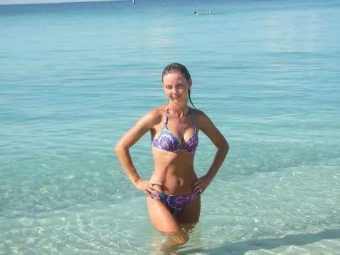 AI Video from prompt: the girl walks forward slowly