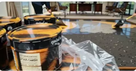 AI Video from prompt: Luxurious office with panoramic windows and no f