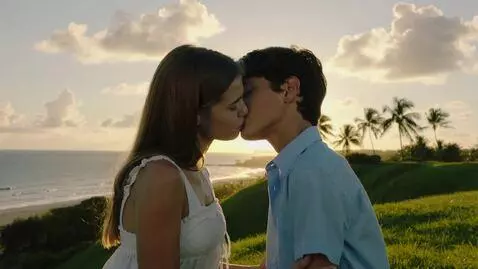 AI Video from prompt: girl and boy kissing