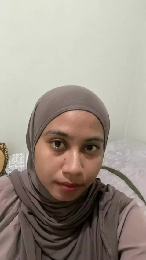 AI Video from prompt: Make her move back and forth on the spot where h