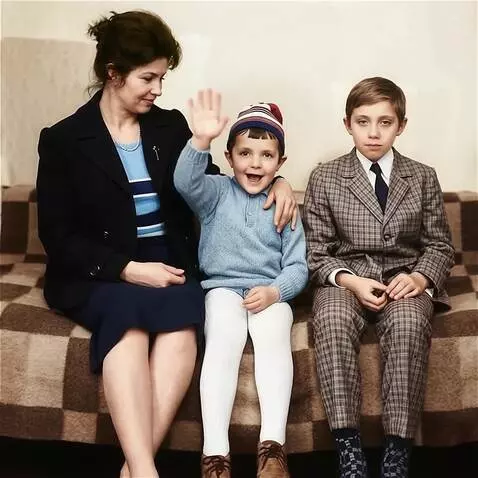 AI Video from prompt: smile and wave by hand